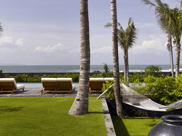 Arnalaya Beach House - Garden pool and sea